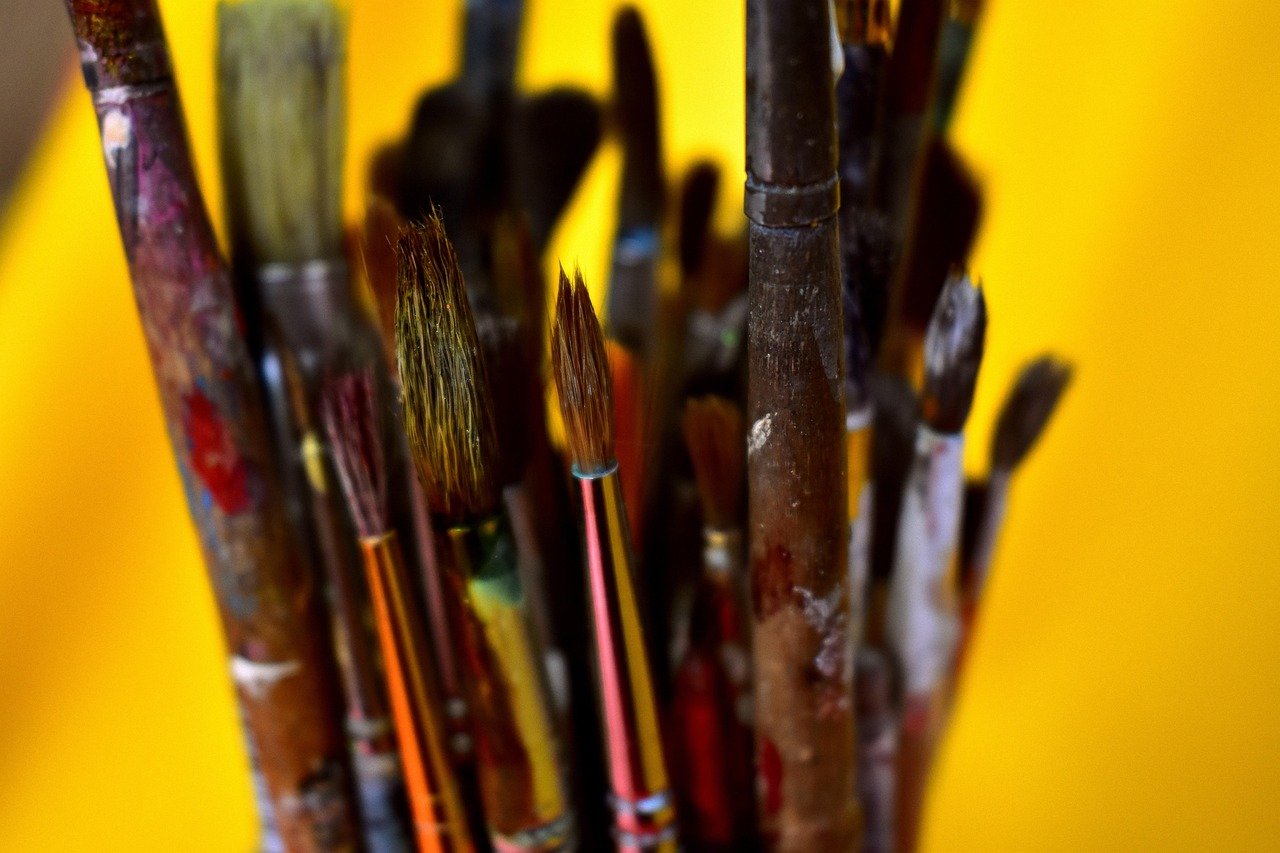 Different Types of Painting Brushes and How to Use Them